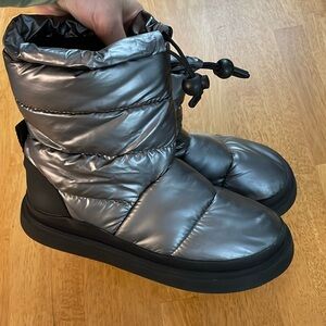 Zara Boots silver boots Size 35 EUC